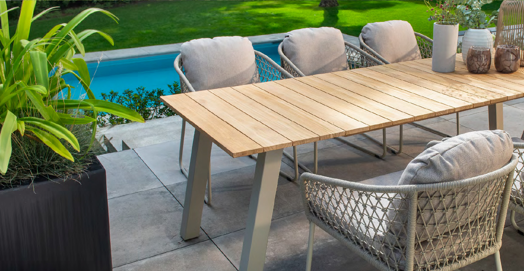 muro-dining-table.jpg