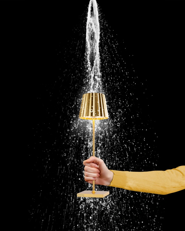 lampe-dexterieur-or-2.webp