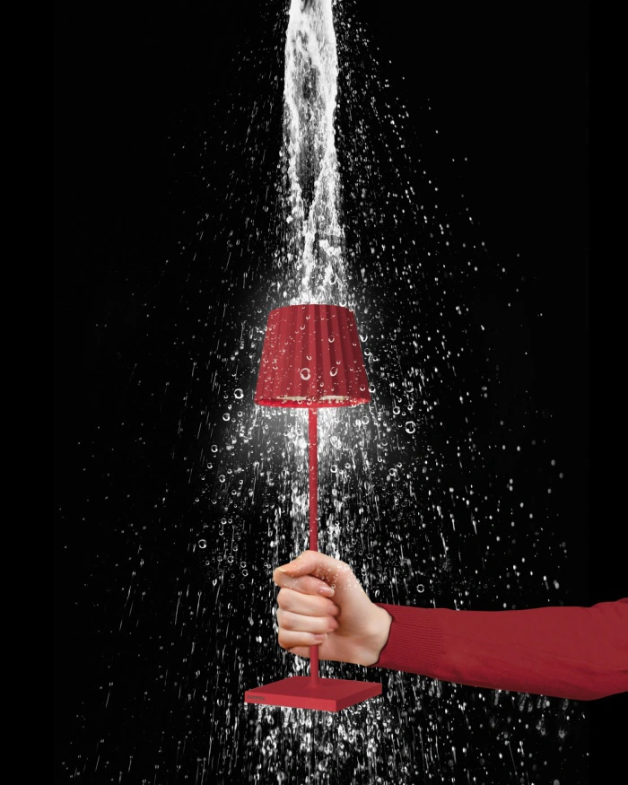 lampe-dexterieur-rouge-2.webp